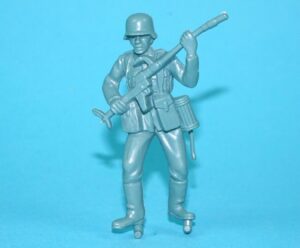 BRITAINS DEETAIL #7350 GERMAN INFANTRY MACHINE GUNNER UNPAINTED TEST SHOT 1970s