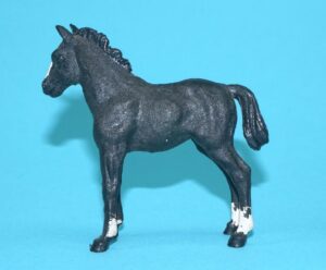 BRITAINS FARM #2122 H1504 H2122 COLT STANDING 1960s HERALD ENGLAND