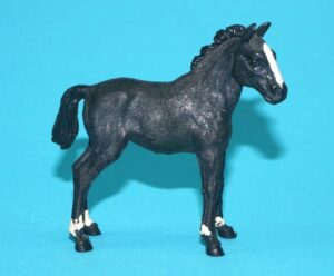 BRITAINS FARM #2122 H1504 H2122 COLT STANDING 1960s HERALD ENGLAND