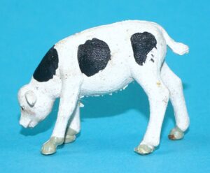 BRITAINS FARM #2138 H2138 CALF FEEDING BLACK & WHITE 1960s ENGLAND