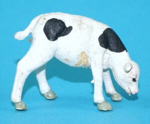 BRITAINS FARM #2138 H2138 CALF FEEDING BLACK & WHITE 1960s ENGLAND