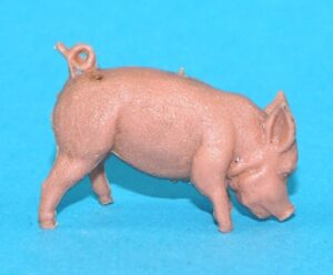 BRITAINS FARM #2189 H1569 H2189 PIGLET HEAD DOWN 1960s ENGLAND