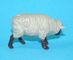 BRITAINS FARM #2203 H1572 H2203 SHEEP FEEDING 1950s HERALD ENGLAND