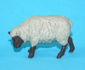 BRITAINS FARM #2203 H1572 H2203 SHEEP FEEDING 1950s HERALD ENGLAND
