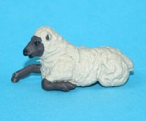 BRITAINS FARM #2204 H1573 H2204 SHEEP LYING 1950s HERALD ENGLAND