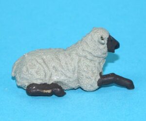 BRITAINS FARM #2204 H1573 H2204 SHEEP LYING 1950s HERALD ENGLAND