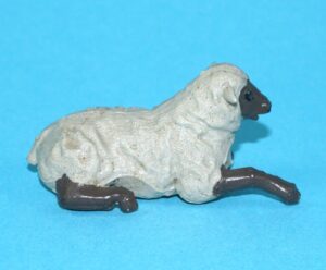 BRITAINS FARM #2204 H2204 SHEEP LYING 1960s ENGLAND