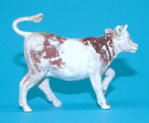 BRITAINS FARM #1551 H1551 HEIFER CALF WALKING AYRSHIRE 1950s HERALD ENGLAND
