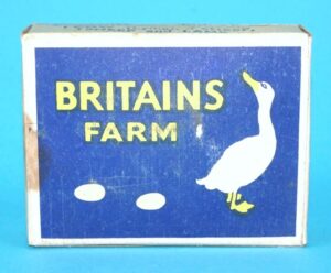 BRITAINS LEAD FARM No. 5005 1 COW, 1 SHEEP, 1 SHEEP & LAMB IN ORIGINAL BOX 1950s
