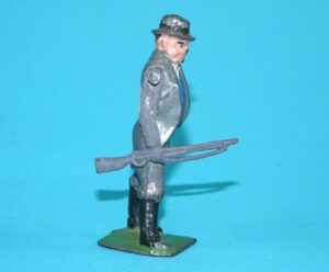 BRITAINS LEAD FARM No. 501 FARMER POST-WAR RIFLE VARIANT 1940s ENGLAND