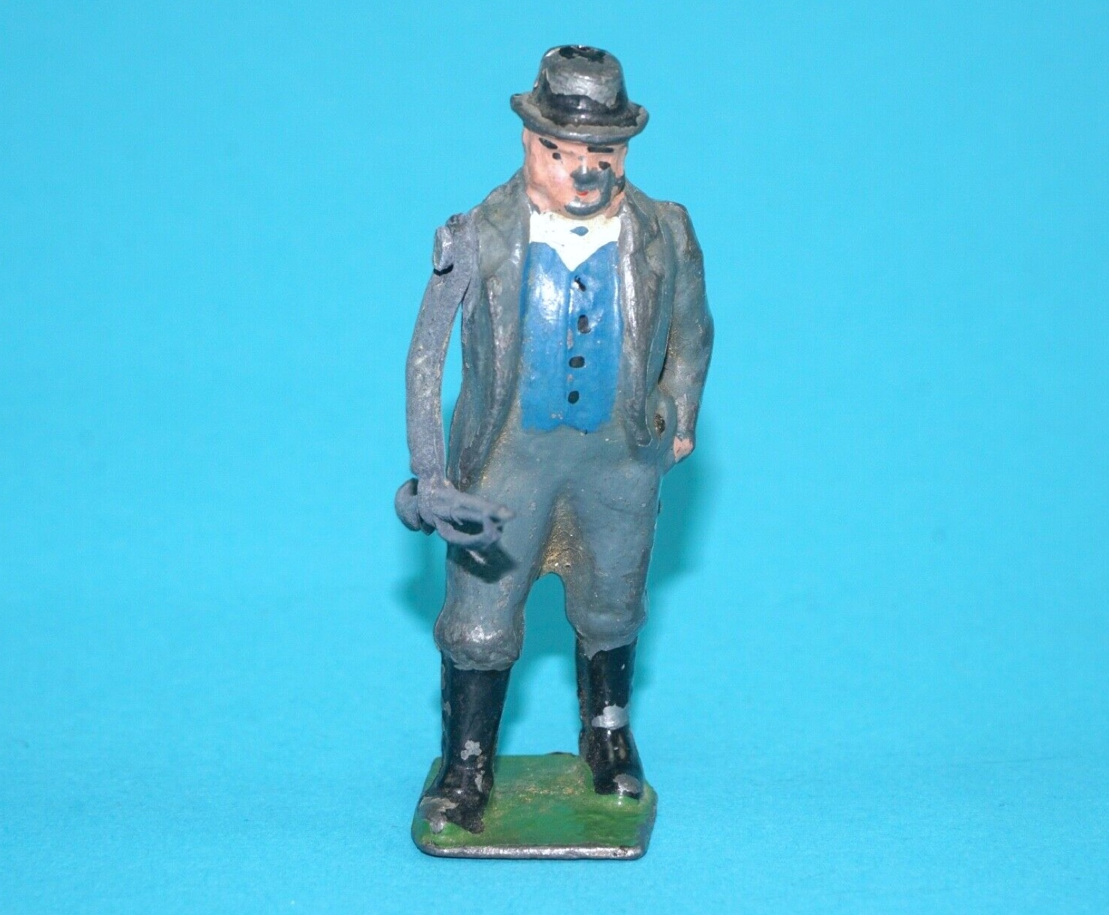BRITAINS LEAD FARM No. 501 FARMER POST-WAR RIFLE VARIANT 1940s ENGLAND