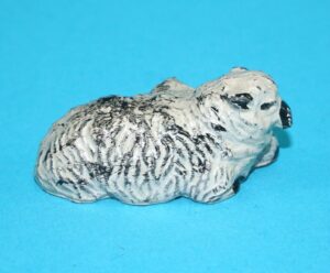 BRITAINS LEAD FARM No. 536 SHEEP & LAMB LYING 1930s ENGLAND