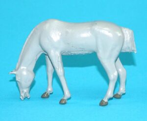 BRITAINS LEAD FARM No. 550 COB FEEDING 1930s ENGLAND