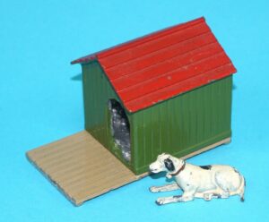 BRITAINS LEAD FARM No. 570 DOG KENNEL WITH BASEBOARD & 571 DOG LYING 1930s