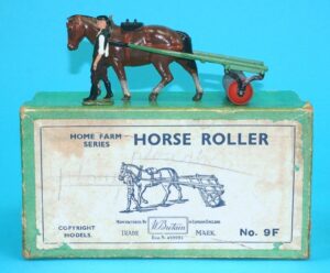 BRITAINS LEAD FARM No. 9F HORSE ROLLER IN ORIGINAL BOX 1940s ENGLAND