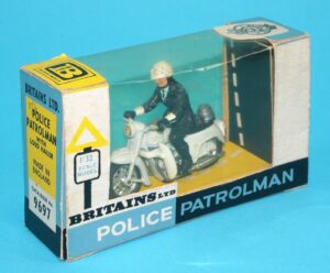BRITAINS ROAD SERIES #9697 TRIUMPH THUNDERBIRD POLICE PATROLMAN MIB 1960s ENGLAND