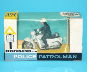 BRITAINS ROAD SERIES #9697 TRIUMPH THUNDERBIRD POLICE PATROLMAN MIB 1960s ENGLAND