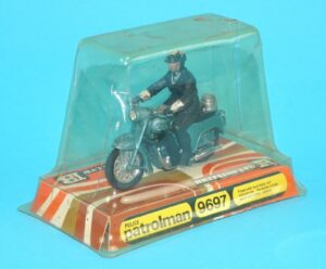 BRITAINS ROAD SERIES #9697 TRIUMPH THUNDERBIRD POLICE PATROLMAN MIB BUBBLE PACK 1960s ENGLAND