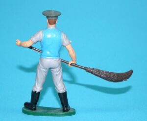 BRITAINS ZOO #1394 KEEPER (ASSORTED) 1970s ENGLAND