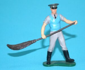 BRITAINS ZOO #1394 KEEPER (ASSORTED) 1970s ENGLAND