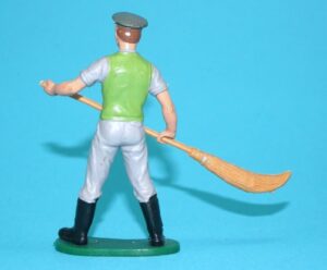 BRITAINS ZOO #1394 KEEPER (ASSORTED) 1970s ENGLAND