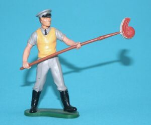 BRITAINS ZOO #1394 KEEPER (ASSORTED) 1970s ENGLAND