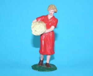 ELASTOLIN FARM SERIES GIRL CARRYING WHEAT SHEATHS 1/32 SCALE 54MM 1960s GERMANY