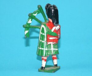 JOHILLCO LEAD TOY SOLDIERS SCOTTISH BAGPIPER 1/32 SCALE 1940s JOHN HILL & CO