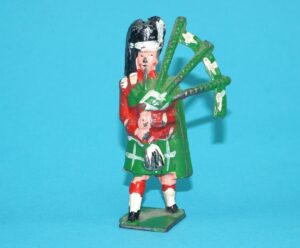 JOHILLCO LEAD TOY SOLDIERS SCOTTISH BAGPIPER 1/32 SCALE 1940s JOHN HILL & CO