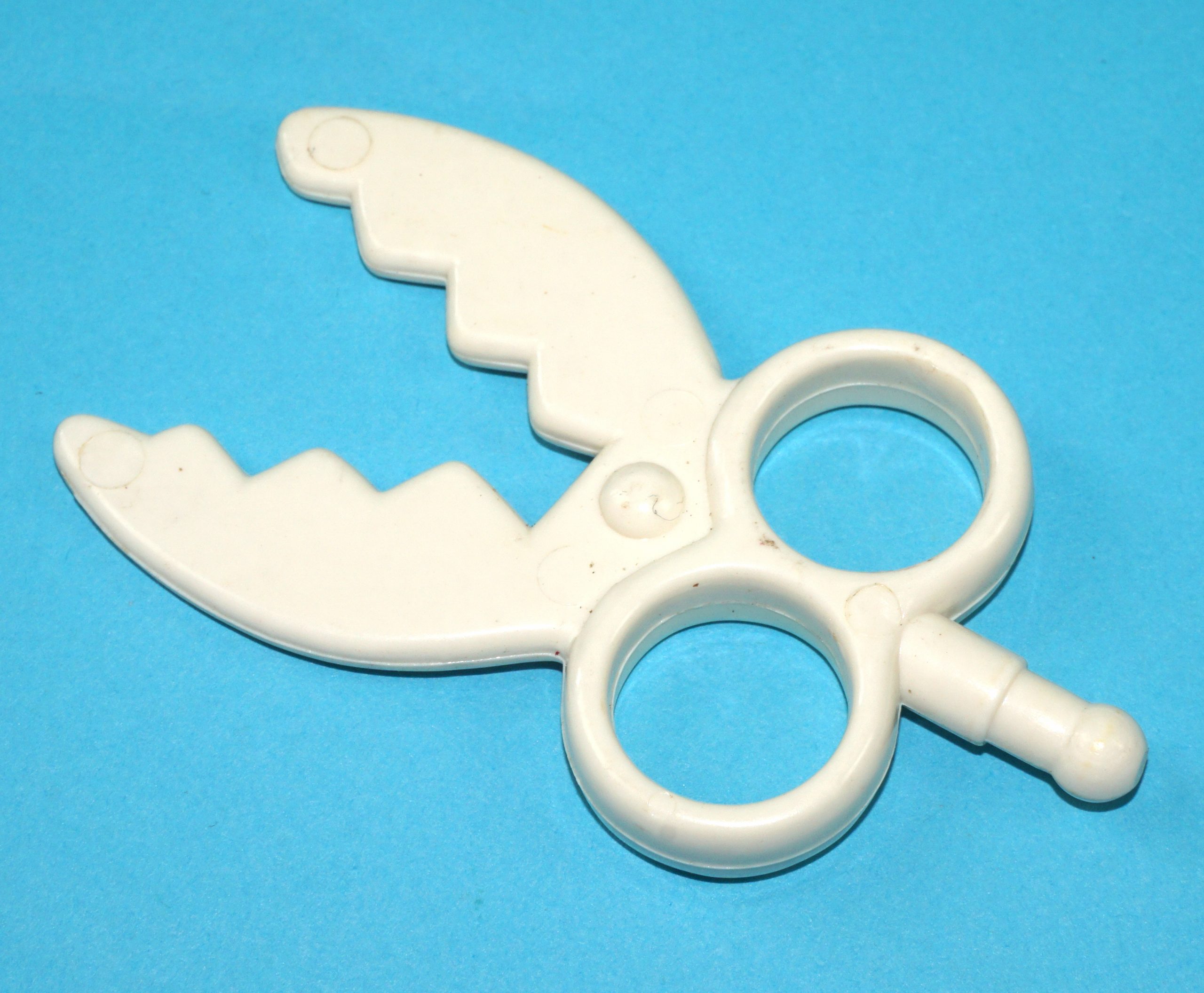 MEGA MAN MEGAMAN ORIGINAL SPARE PART CUTMAN SCISSORS 1995 BANDAI