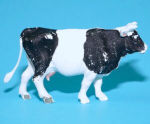 BRITAINS FARM #2132 FRIESIAN COW STANDING BLACK 1950s LEAD MOLD ENGLAND