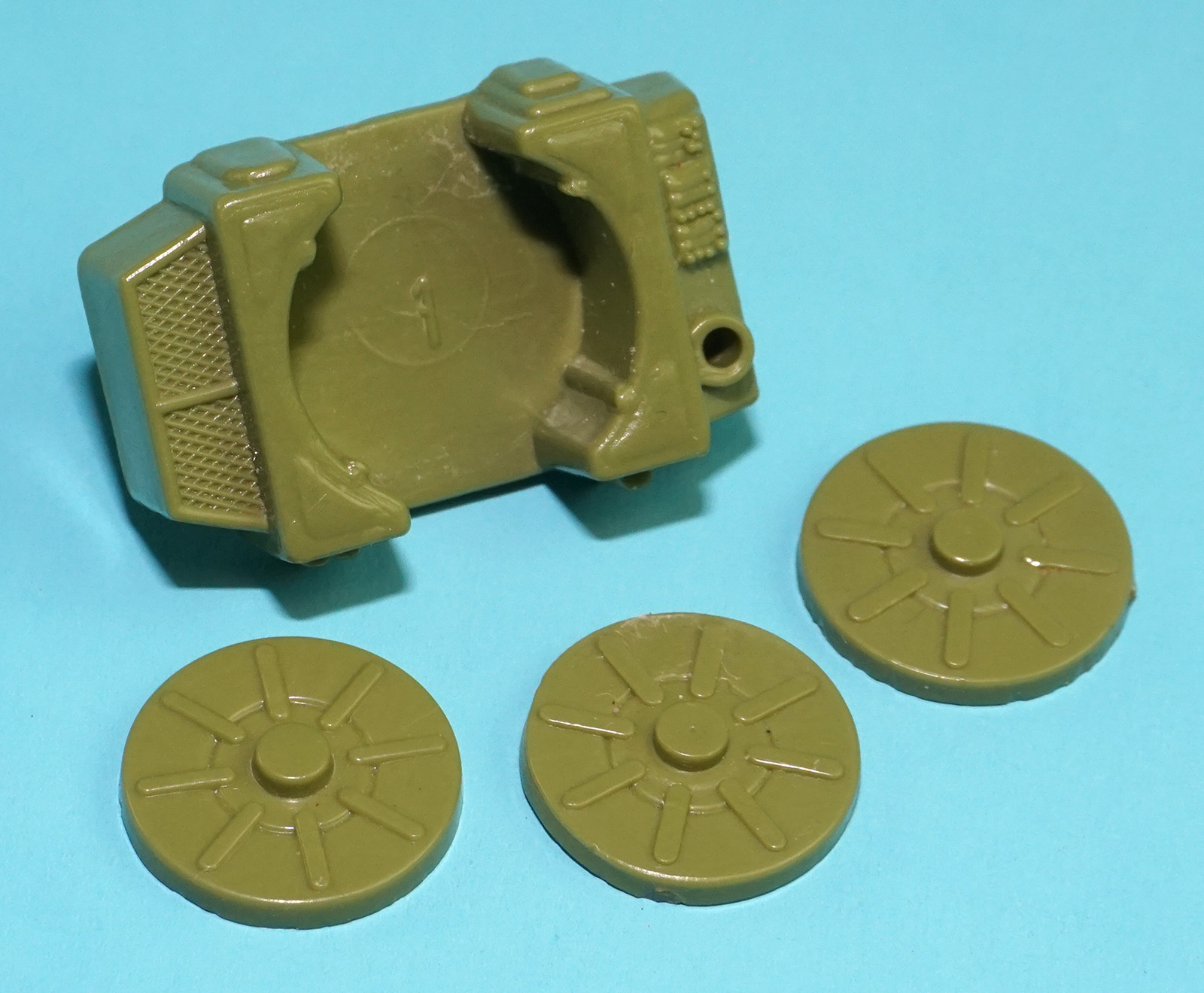1983 GI JOE TRIPWIRE v1 ORIGINAL SPARE PART BACKPACK & MINES 1992 CHINA VARIANT HASBRO - Image 2