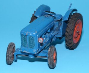 BRITAINS FARM #9525 172F FORDSON POWER MAJOR TRACTOR 1:32 1950s ENGLAND