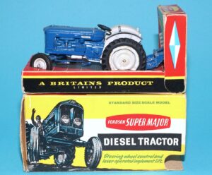BRITAINS FARM #9525 FORDSON SUPER MAJOR TRACTOR BOXED MIB 1965 ENGLAND