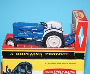 BRITAINS FARM #9525 FORDSON SUPER MAJOR TRACTOR BOXED MIB 1965 ENGLAND