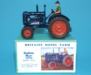 BRITAINS LEAD FARM #128F FORDSON MAJOR TRACTOR E27N RUBBER TYRES BOXED ORIGINAL BOX 1930s ENGLAND