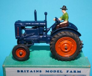 BRITAINS LEAD FARM #128F FORDSON MAJOR TRACTOR E27N RUBBER TYRES BOXED ORIGINAL BOX 1930s ENGLAND