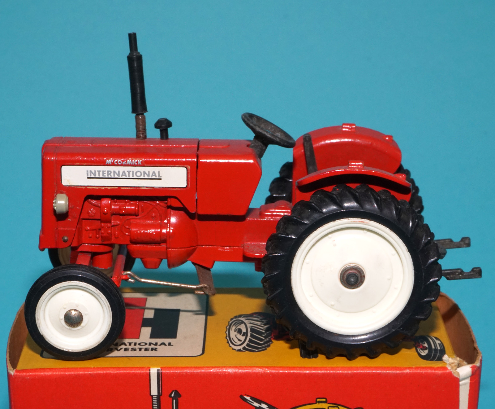 TEKNO #465 MCCORMICK INTERNATIONAL TRACTOR COMPLETE BOXED ORIGINAL BOX 1970s DENMARK - Image 2