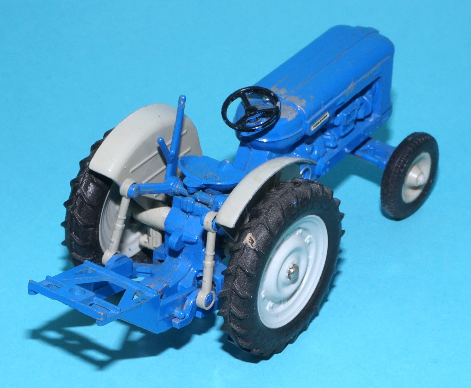 BRITAINS FARM #9525 FORDSON SUPER MAJOR TRACTOR 1964 ENGLAND - Image 5