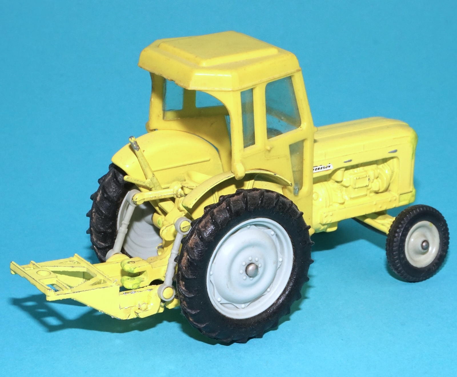 BRITAINS FARM #9630 FORDSON TRACTOR INDUSTRIAL YELLOW VARIANT 1964 ENGLAND - Image 6