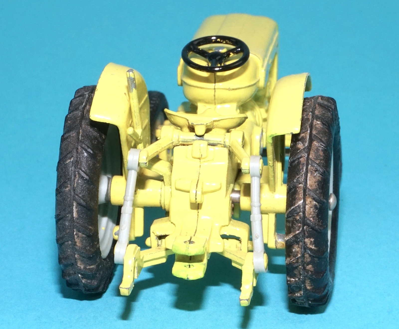 BRITAINS FARM #9630 FORDSON TRACTOR INDUSTRIAL YELLOW VARIANT 1964 ENGLAND - Image 11