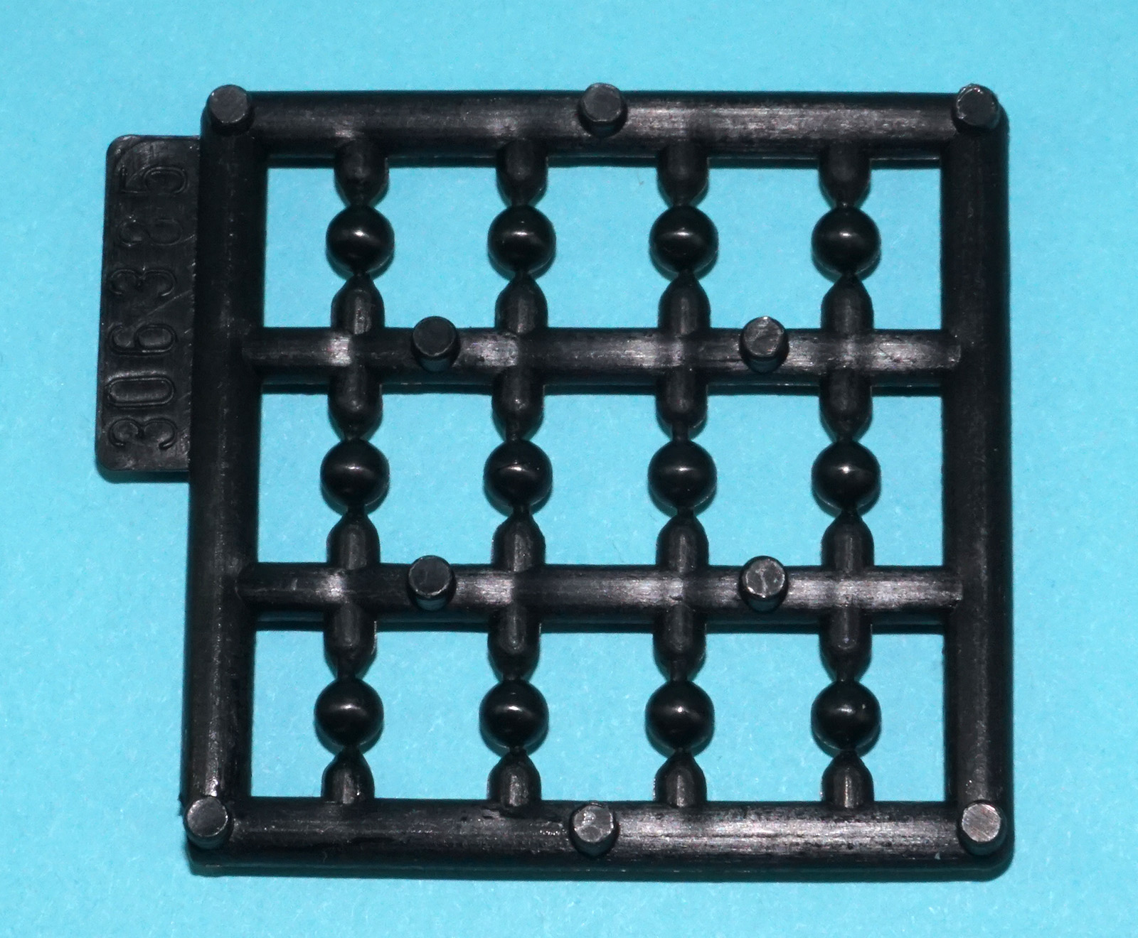 DISNEY HEROES PETER PAN ORIGINAL SPARE PART PIRATE SHIP JOLLY ROGER CANNON BALLS (12) ON SPREE 2003 FAMOSA