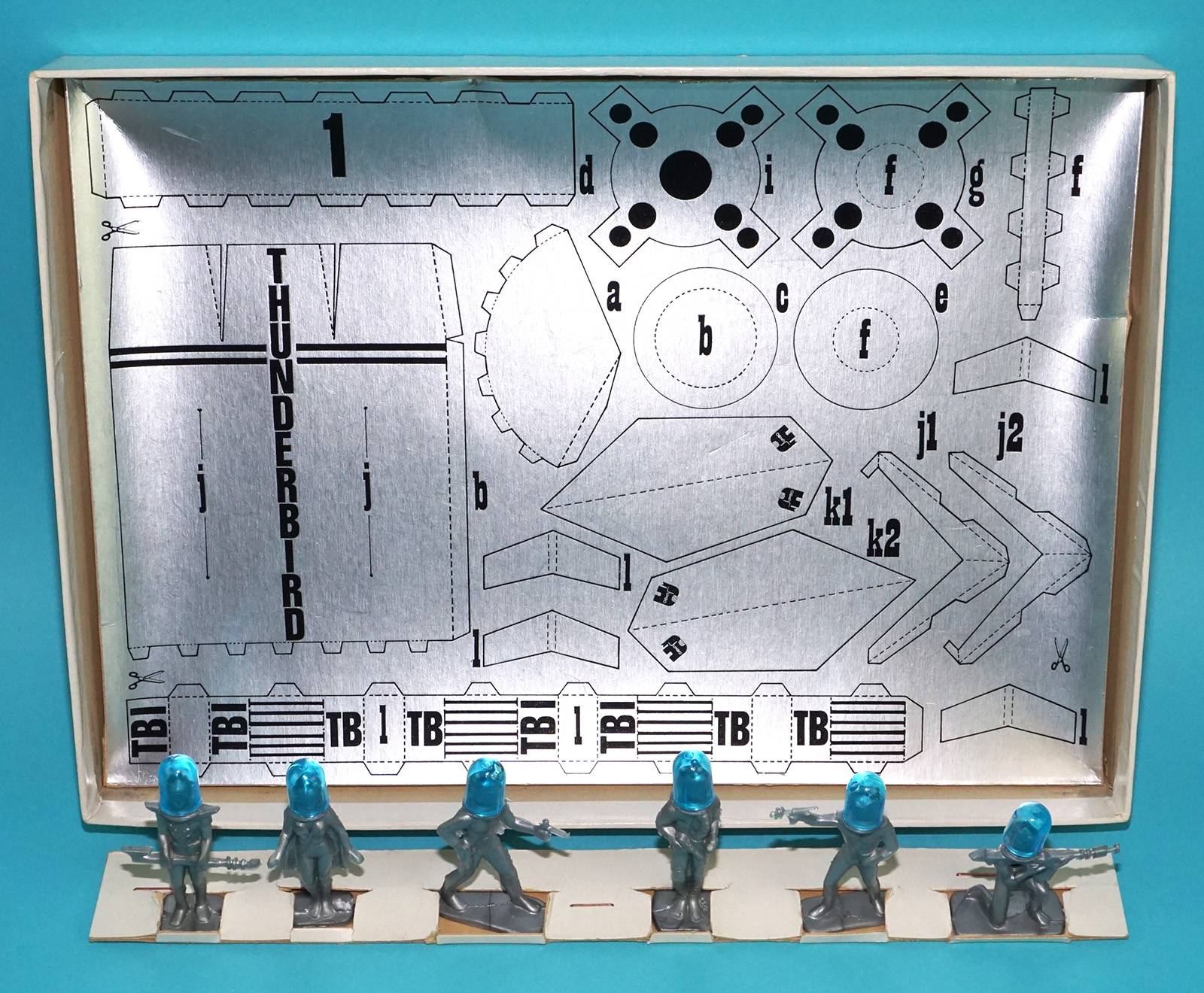 THUNDERBIRDS INTERNATIONAL RESCUE BOARD GAME COMPLETE 1967 JUMBO HOLLAND HTF - Image 16