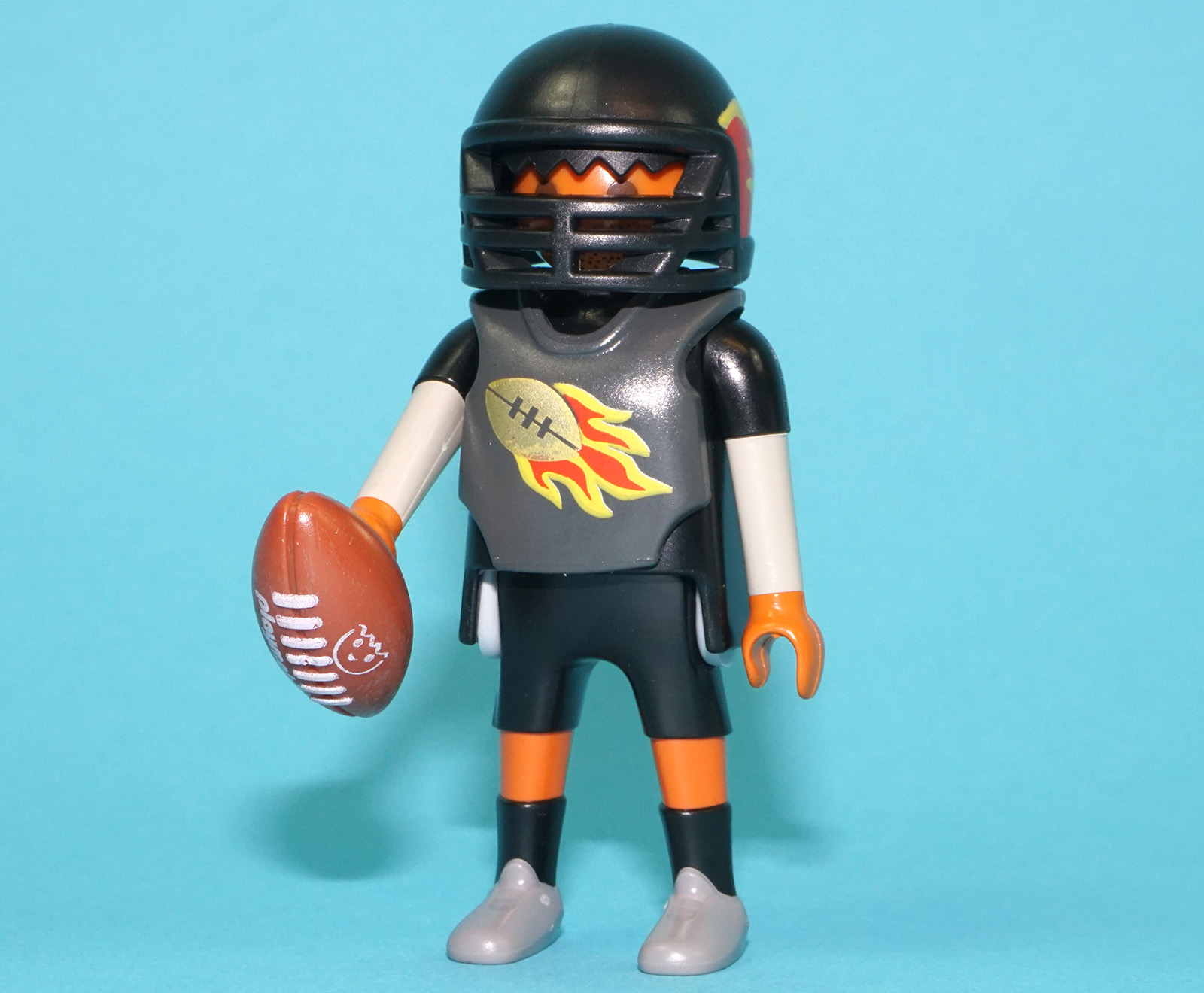 PLAYMOBIL 5203 MYSTERY PACK AMERICAN FOOTBALL PLAYER 100% COMPLETE 2011 GEOBRA RETIRED - Image 2