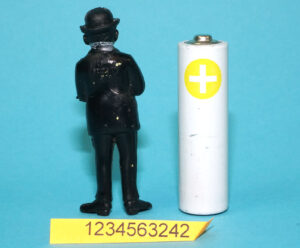TIN TIN TINTIN PVC MINI TOY FIGURE THOMPSON 1/35 SCALE 1973 BELVISION ESSO PROMO BENELUX