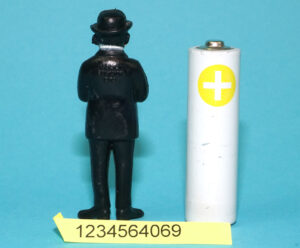 TIN TIN TINTIN PVC MINI TOY FIGURE THOMPSON 1/35 SCALE 1973 BELVISION ESSO PROMO BENELUX