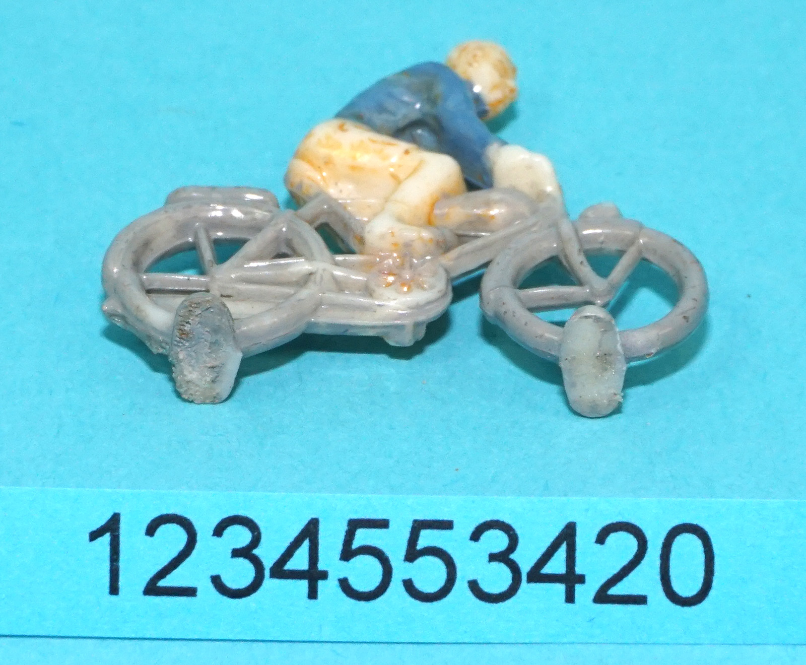 SIKU V-SERIES V414 CYCLIST WITH AUXILIARY MOTOR 1:60 SCALE 1960s GERMANY - Image 3