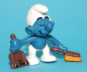 SMURFS 20189 DUSTPAN AND BRUSH SMURF HONG KONG COO 1984 SCHLEICH