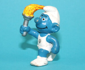 SMURFS 20030 OLYMPIC TORCHBEARER SMURF BELGIUM EMBLEM NO COO 1978 SCHLEICH PROMO