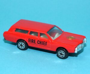 FAST WHEEL REAL WHEELS #1015 FORD FIRE CHIEF DIE CAST METAL MODEL CAR 1/64 SCALE 1974 YATMING CHINA